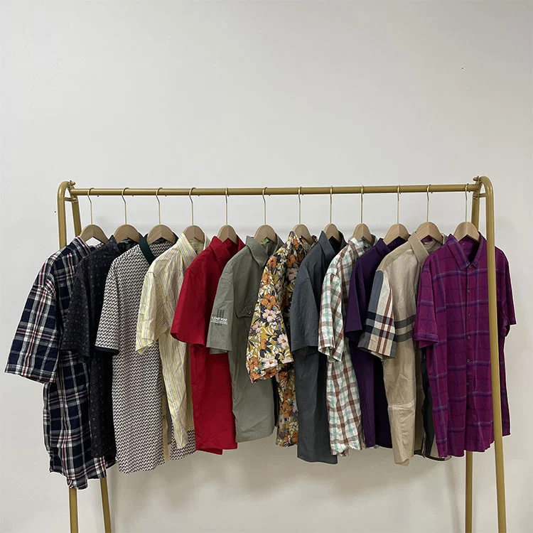 Thrift Shopping-in yüksəlişi: İkinci geyimləri necə satın almaq istehlakçıların puluna qənaət etməkdir